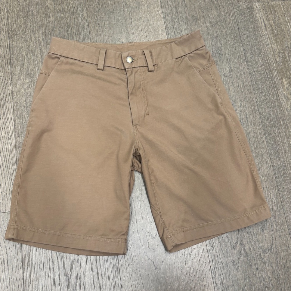 LULULEMON-Men's Commission shorts in Tan (size 28)